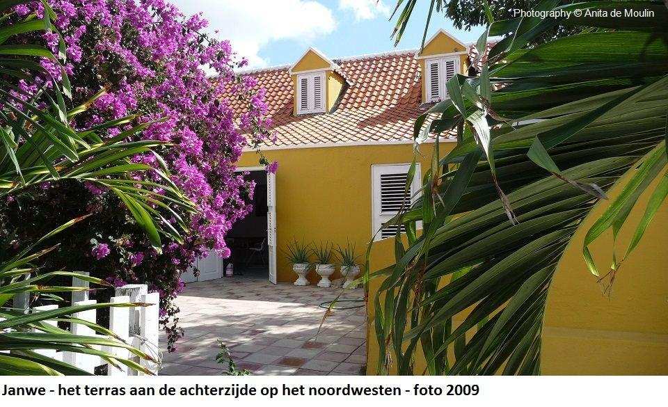 30. Janwe terras aan de achterzijde op het noordwesten 2009